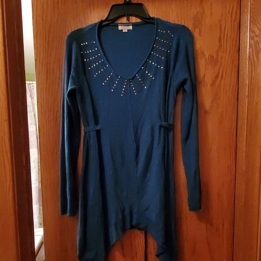 Long sweater with long sleeves - size medium